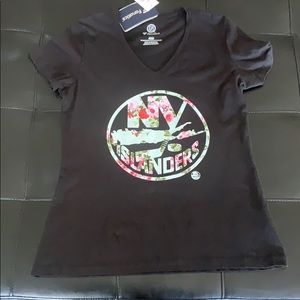 New York Islanders Women’s V-neck floral T…